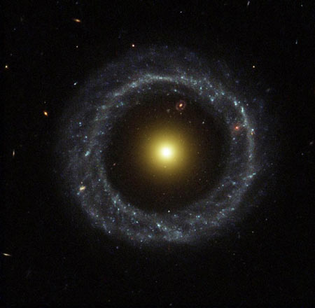 HST_HoagsGalaxy.jpg