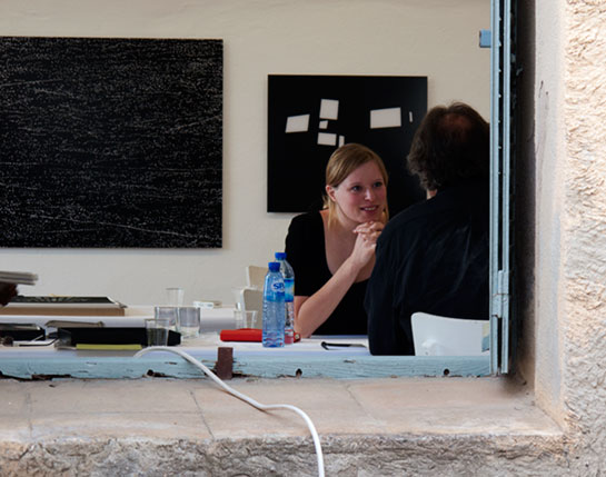 Yvonne_talking_with_Olivero_web.jpg